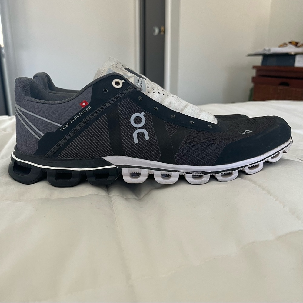 On Running CloudFlow womens size 9